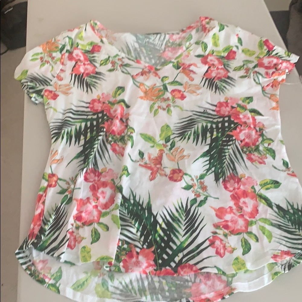 Brand new never worn New York and co perfect tee